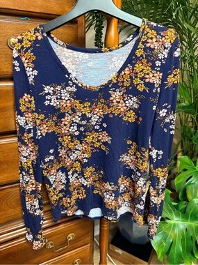 💕 3 for 25$ sale Maurice’s Women’s Navy Floral Long-Sleeve Top